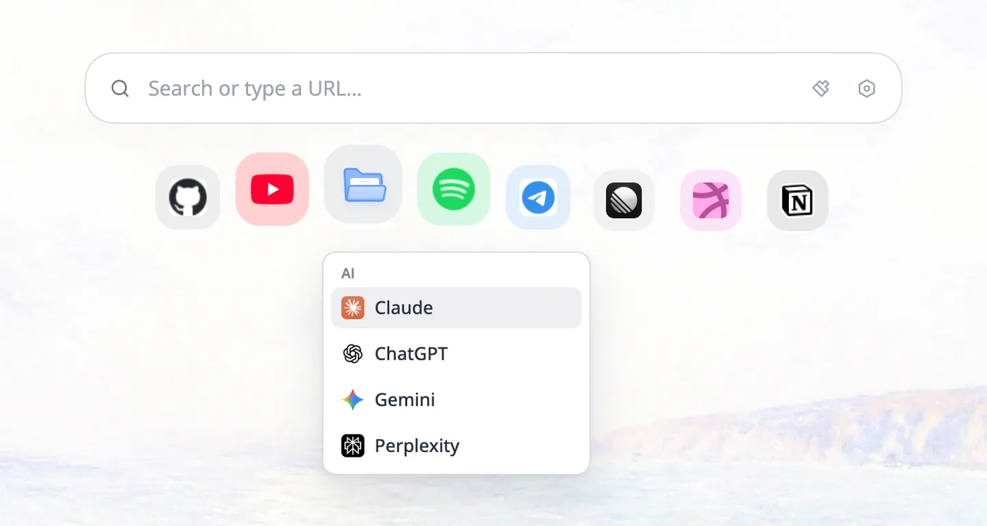 Der dritte Shortcut unter dem Suchfeld ist ein Ordner; geöffnet zeigt er Claude, ChatGPT, Gemini und Perplexity aus dem Ordner „AI“